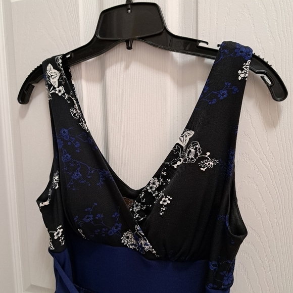 Jessica Floral Print Dress Black White Blue Tie Waist Tank Style V Neck Size 10 - Picture 10 of 14